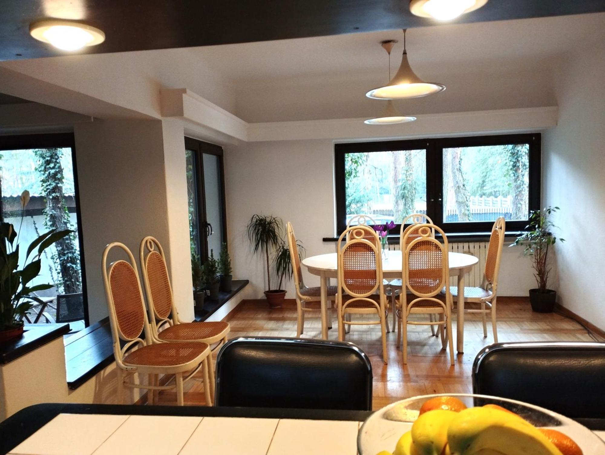 Nest 4 Rest Hotel Констанцин-Езерна Екстериор снимка