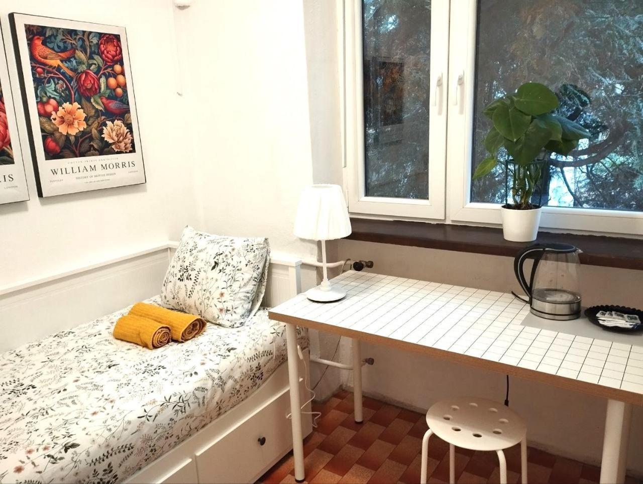 Nest 4 Rest Hotel Констанцин-Езерна Екстериор снимка